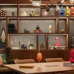 Moxy Oriente 3*