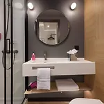 Moxy Oriente Hotel