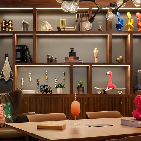 Moxy Oriente 3*