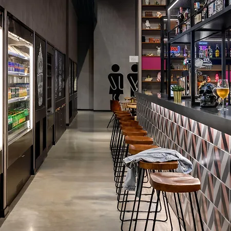 Moxy Oriente Otel Lisboa