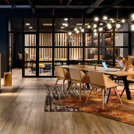 Moxy Oriente 3* Lisbon