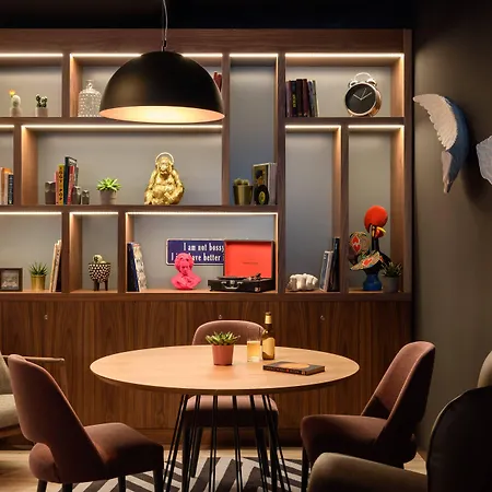 Moxy Oriente Hotel 3*