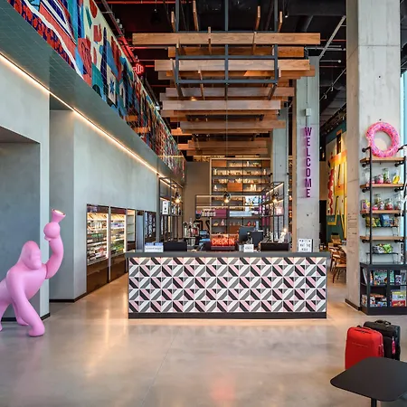 Moxy Oriente Отель