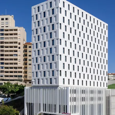 Отель Moxy Oriente