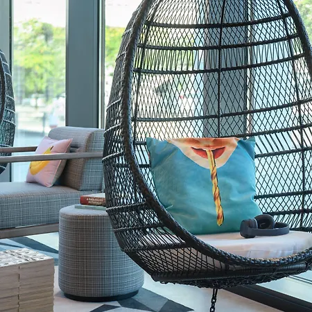 Moxy Oriente Hotel