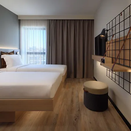 Moxy Oriente Отель