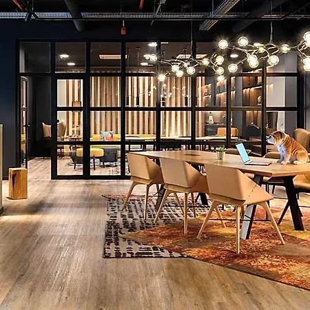 Hotel Moxy Oriente 3*