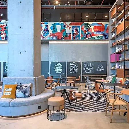 Moxy Oriente 3*