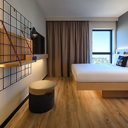 Moxy Oriente 3*