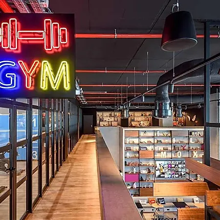 Moxy Oriente Hotel