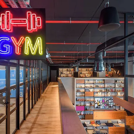 Moxy Oriente Hotel