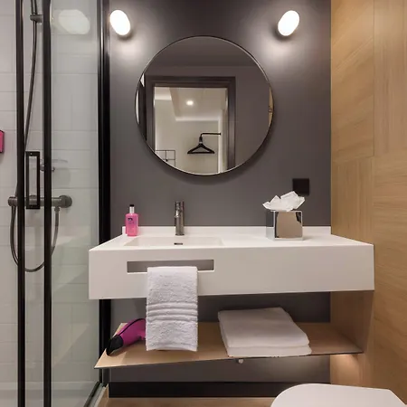 Moxy Oriente 3*