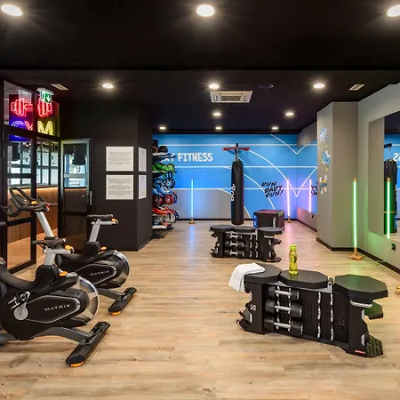 מלון Moxy Oriente 3*