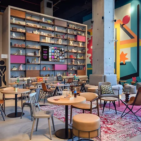 Moxy Oriente 3*