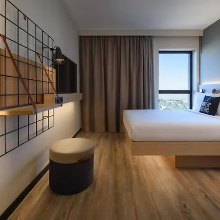 Hotel Moxy Oriente 3*