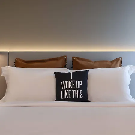 Moxy Oriente Hotel 3*